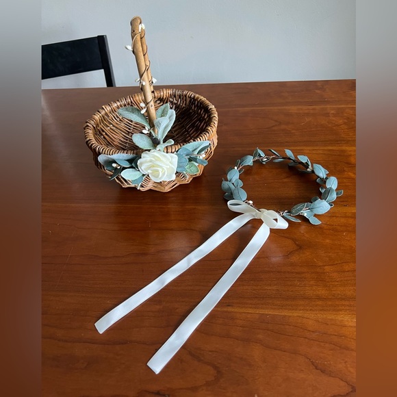 Flower Girl Basket with Matching Halo Crown- NWT - Picture 2 of 9